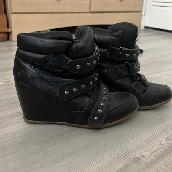 Forever 21 black leather strap-in boot high heels - Picture 2 of 3